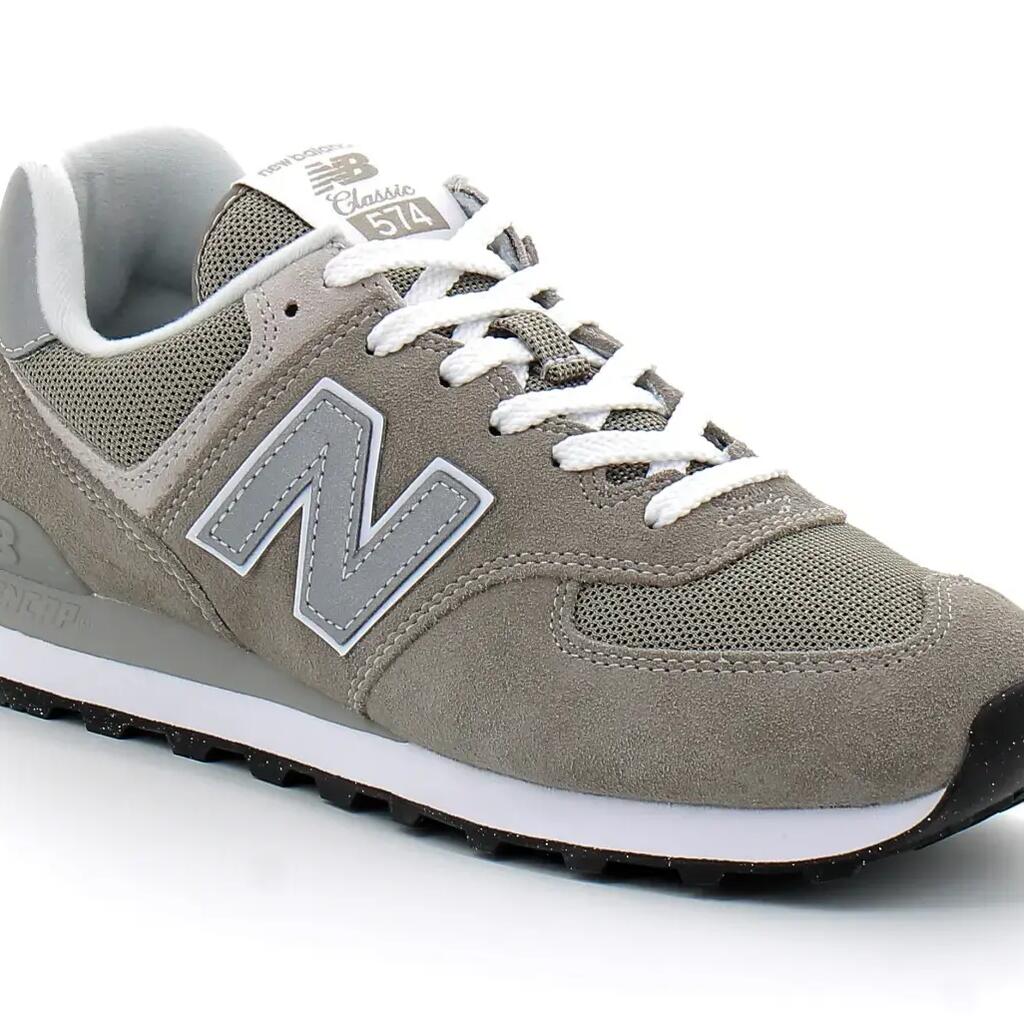 New Balance ML574EVG sneakers.