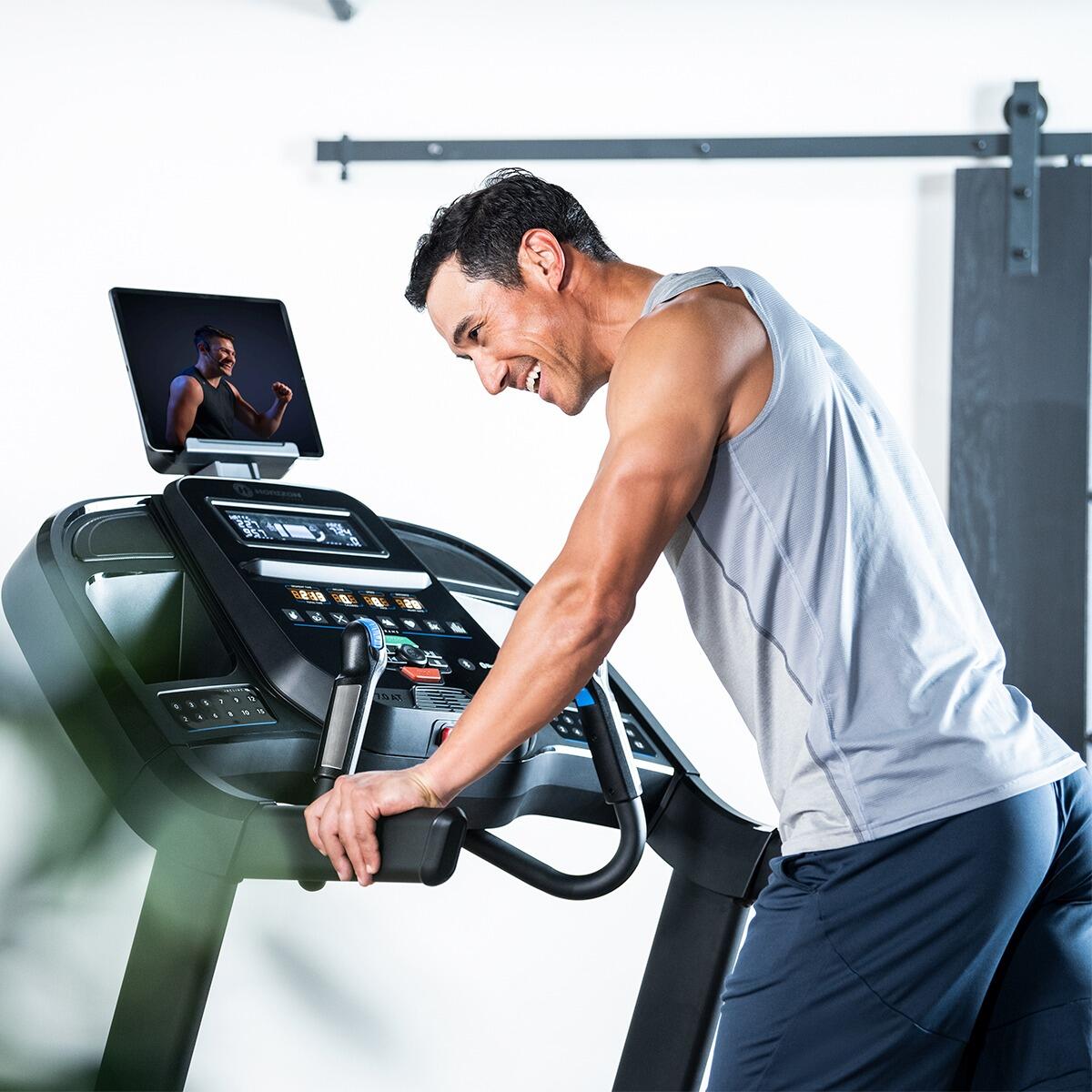 Cinta de correr plegable 7.0AT - 20 km/h, Inclinación 15% y Bluetooth FTMS 4/7