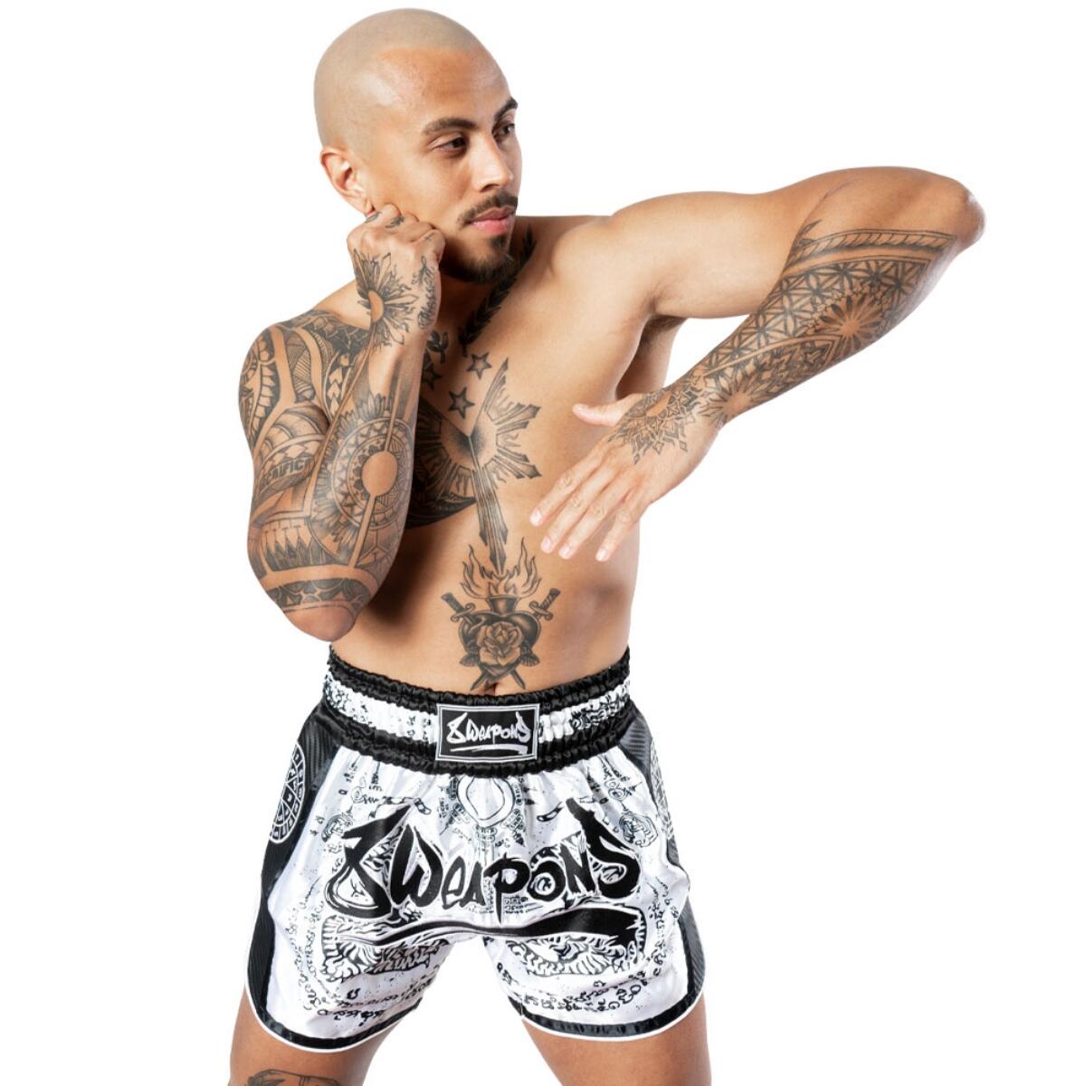 Thai boxing shorts 8 Weapons Carbon Sak Yant Tigers 5/8