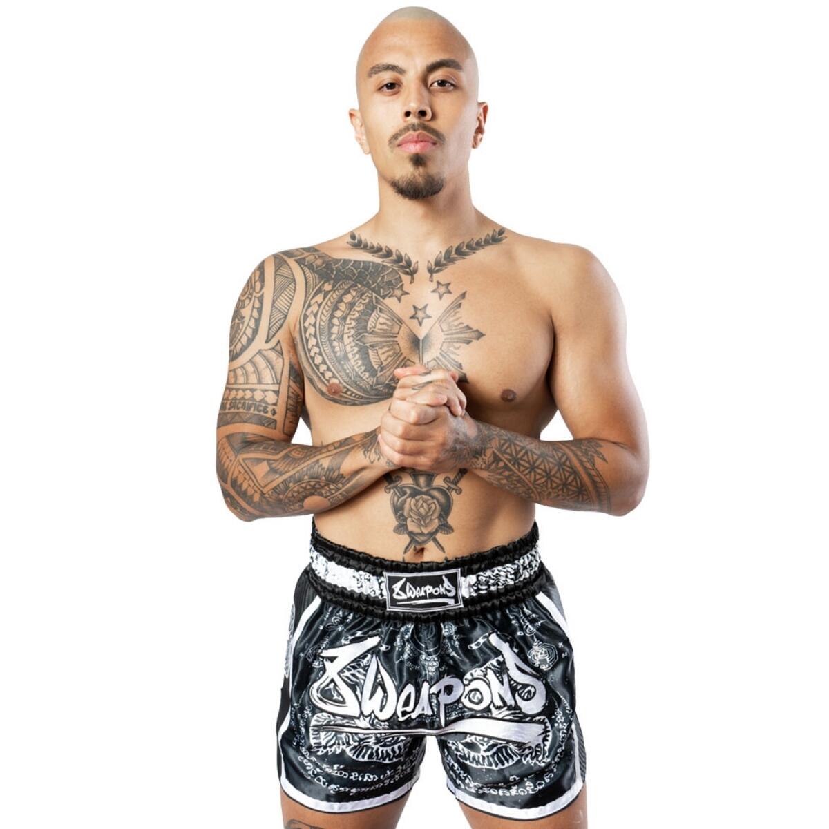 8 Weapons Muay Thai Shorts Carbon - Sak Yant Tigers 6/7