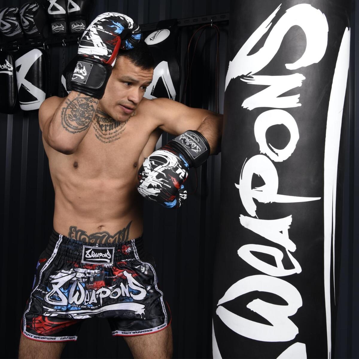 8 WEAPONS Muay Thai Shorts - Cut like a blade black 2.0 S 5/7