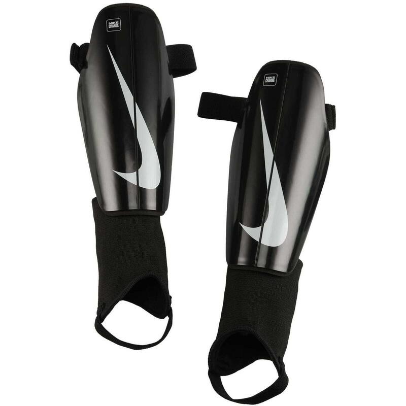 Lábszárvédő Nike Charge Football Shinguards, Fekete, Unisex