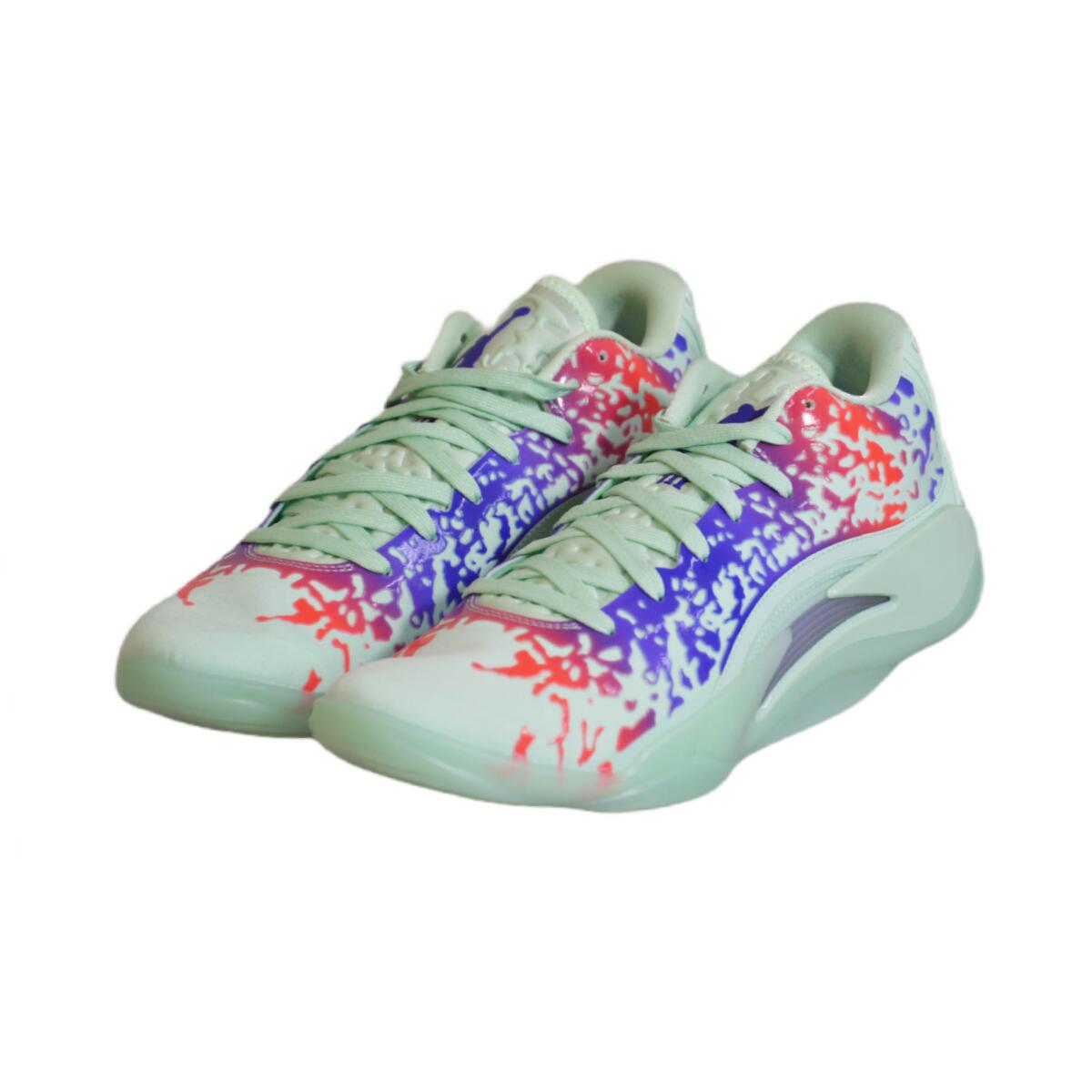 Scarpe da basket Jordan modello DR0675-300 per uomini 4/7