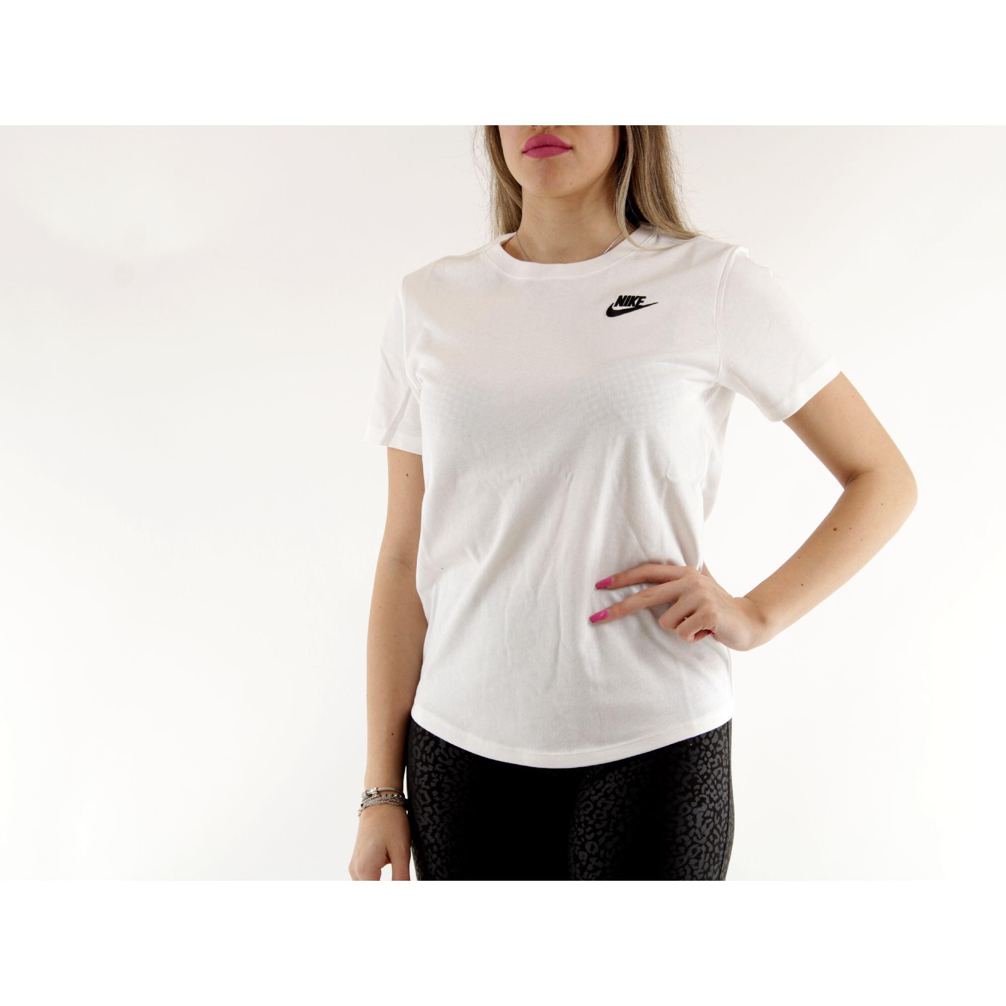 T-shirt donna nike club essentials - bianco 5/5