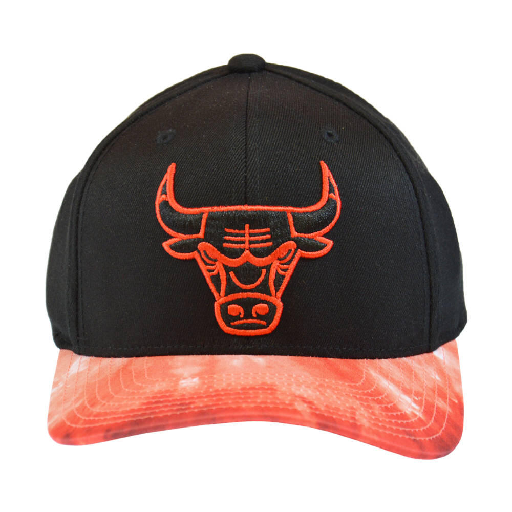 Czapka z daszkiem Mitchell & Ness NBA Classic Chicago Bulls Snapback -CBUBKRD 2/4
