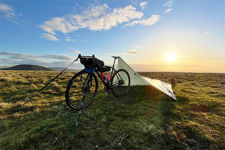 Tenda 3.7m x 2.3m DD Hammocks SuperLight pentru ture cu biciclet 4/6