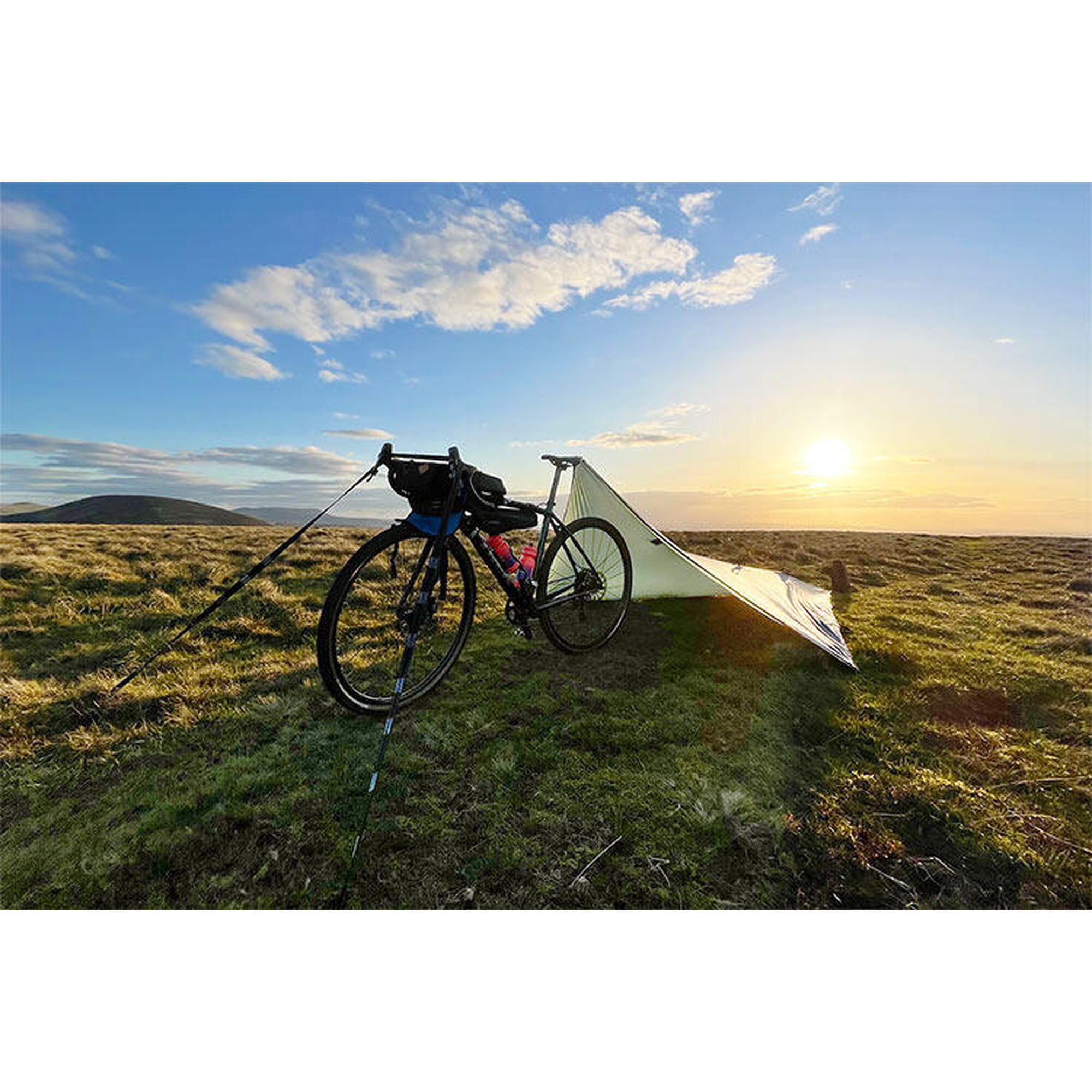 Tenda 3.7m x 2.3m DD Hammocks SuperLight pentru ture cu biciclet