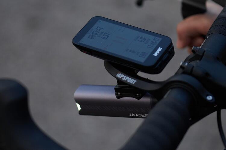 Luz delantera IGPSPORT VS800 5/7