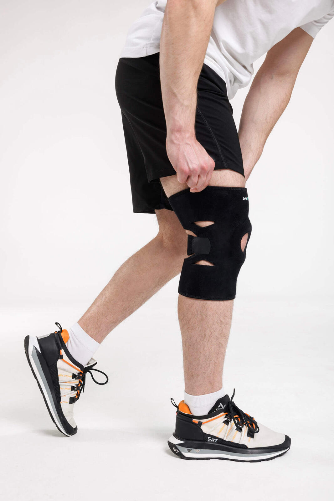 Zapinany stabilizator kolana z neoprenu z otworem na rzepkę DrFit 3/4