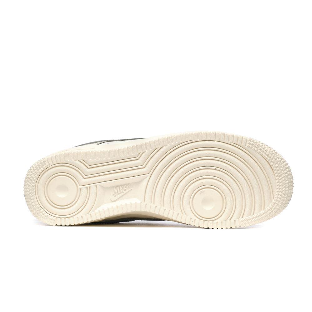 Buty sportowe damskie Nike W AIR FORCE 1 '07 ESS TRND 4/7
