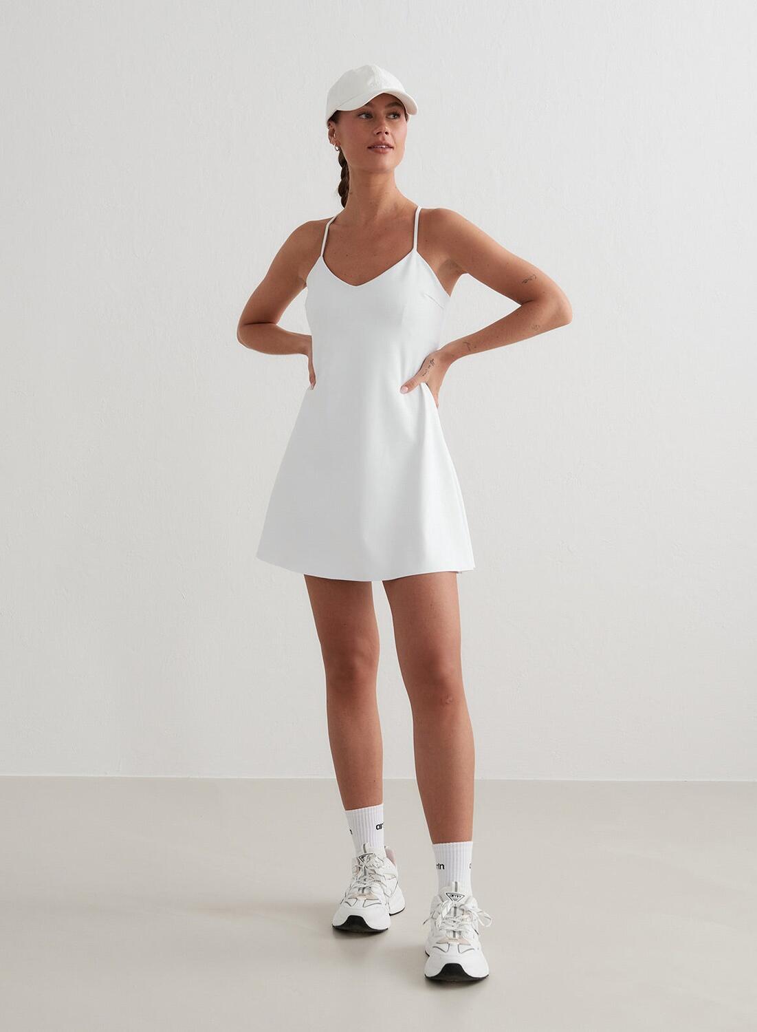 AIM'N Dames Tennis Jurk Geïntegreerde Shorts en Beha Sneldrogend Wit