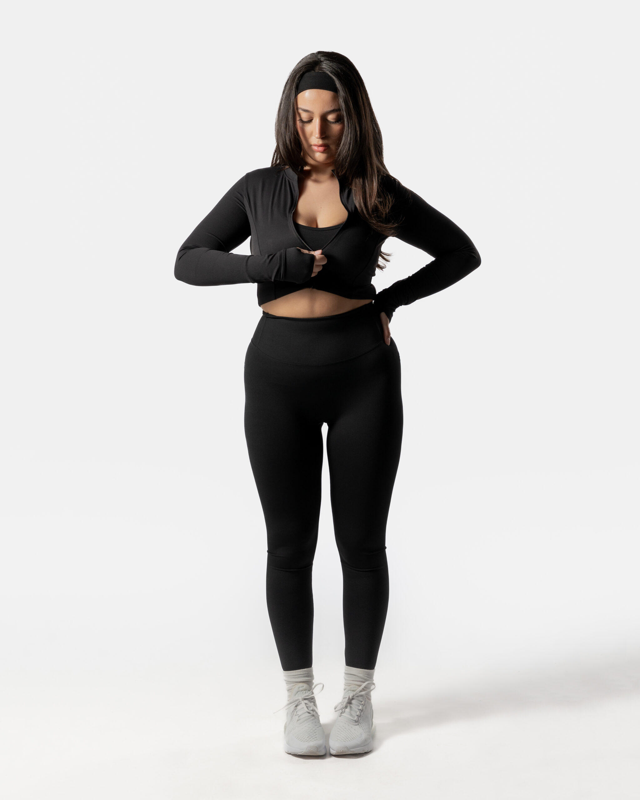 Giacca cropped donna a maniche lunghe per fitness e pilates nera 6/6