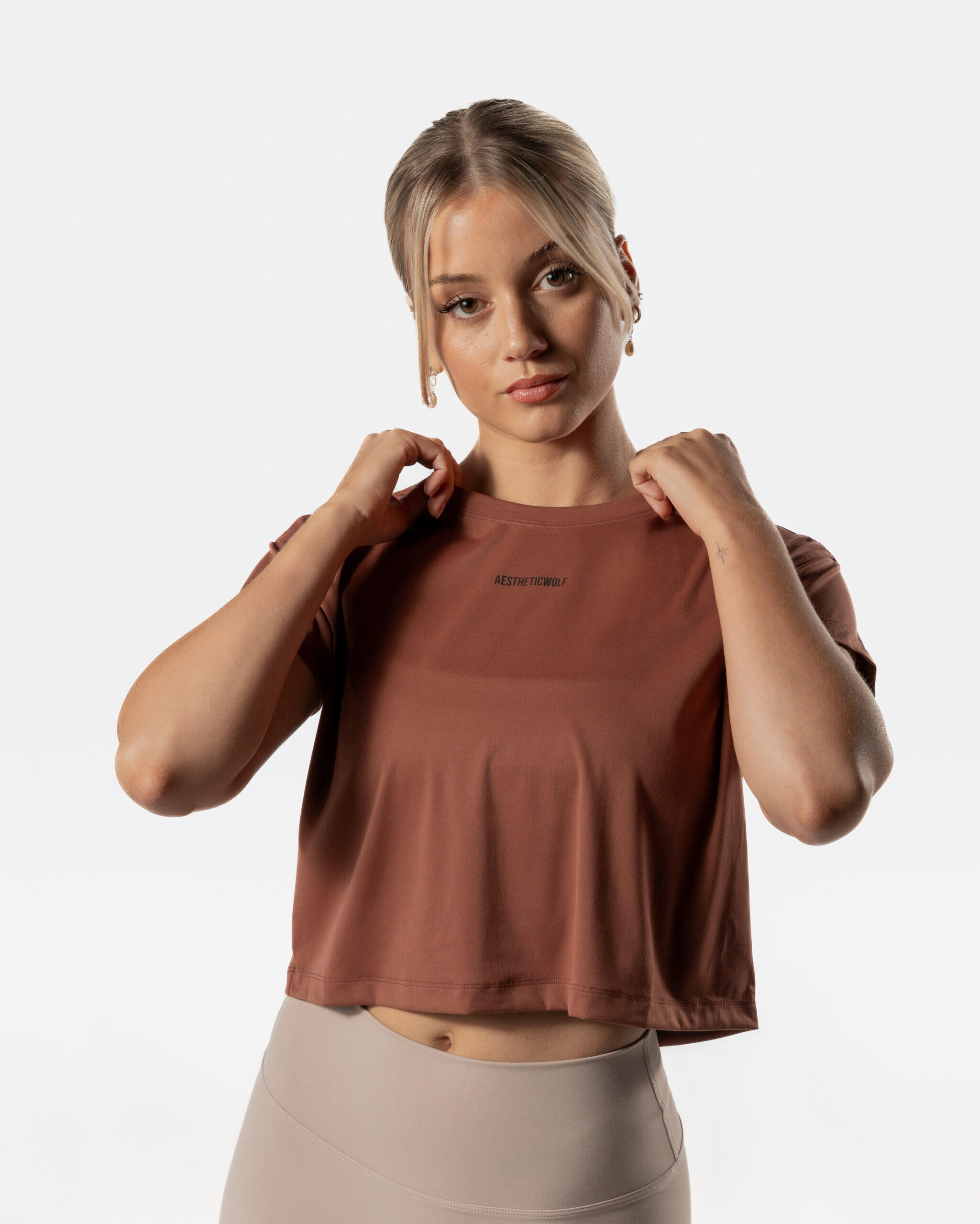 AESTHETIC WOLF T-shirt Crop Top Fitness Donna Cacao Brun - Collezione Lift - AW Active