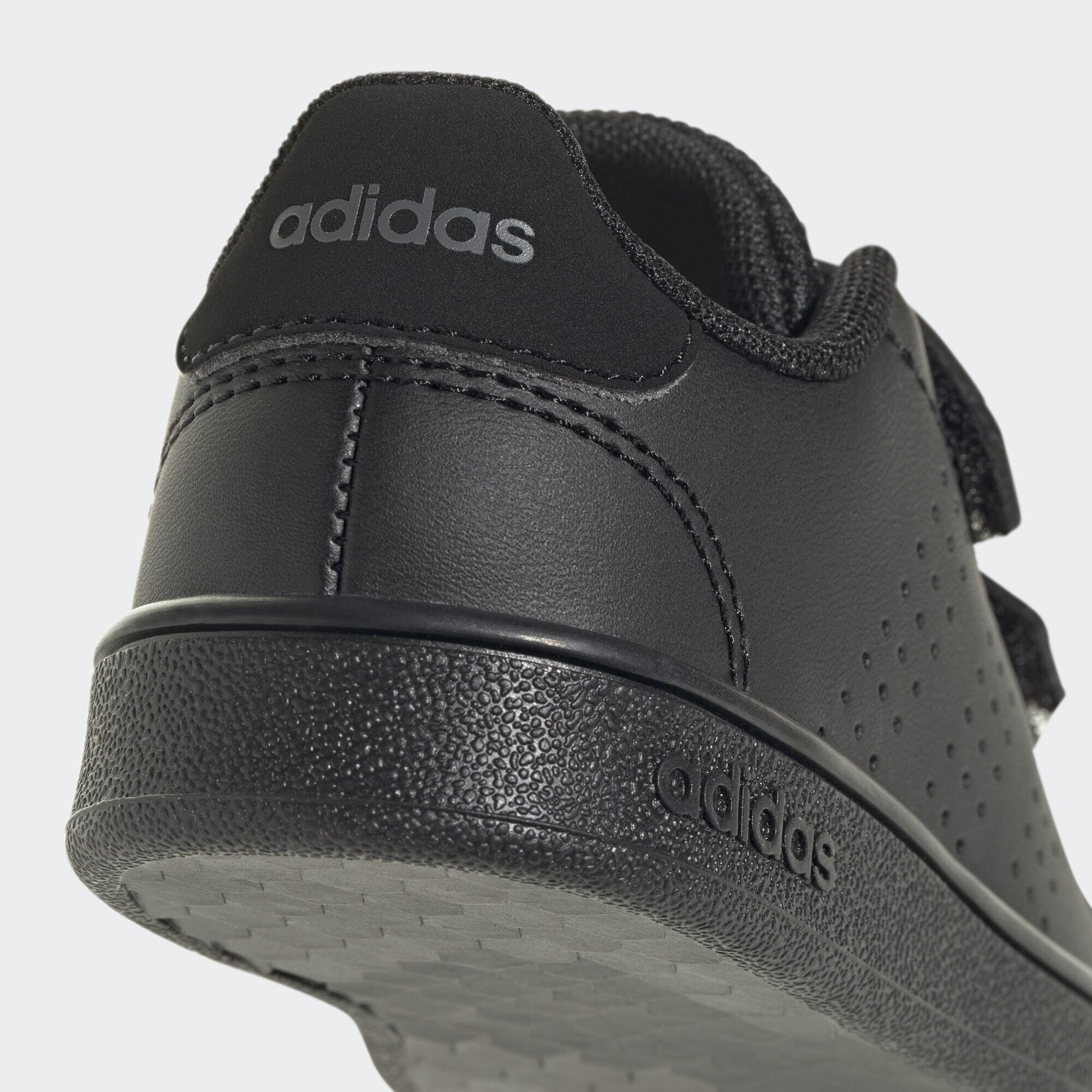 Advantage Lifestyle Court Two Hook-and-Loop Schuh 6/15