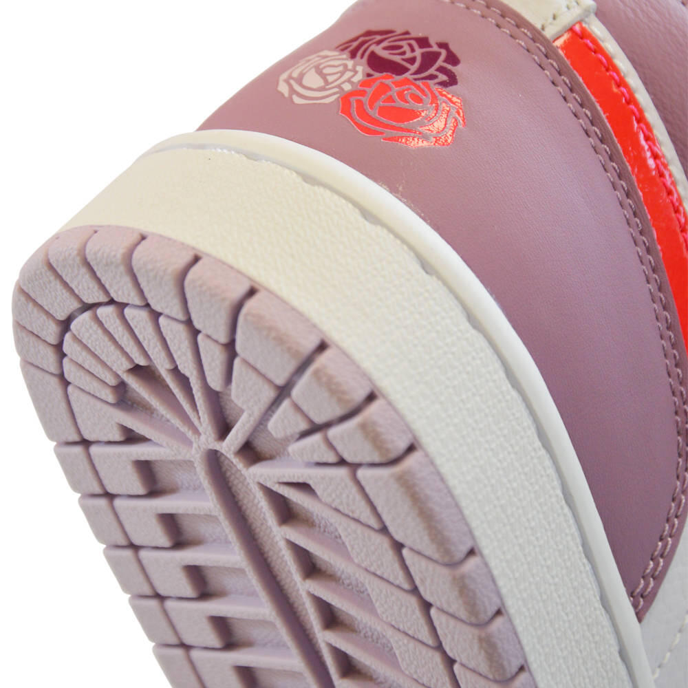 Air Jordan 1 Mid Valentine's Day (2022) 5/7