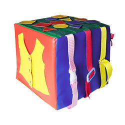 Cube de motricité Magic Cube pour les petites mains agiles