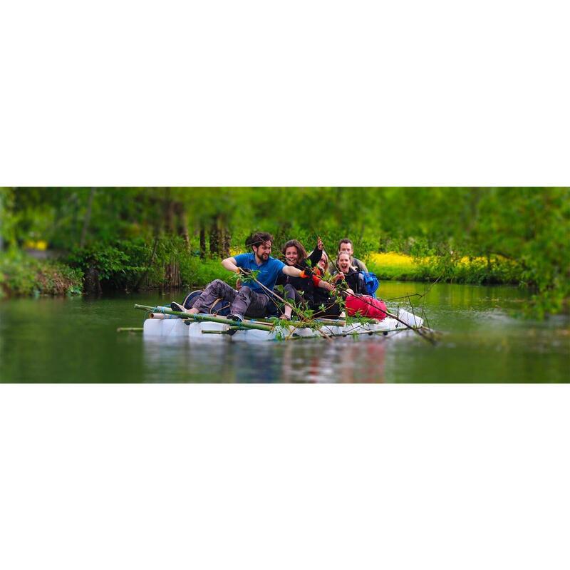 Aventure en radeau dans le marais poitevin