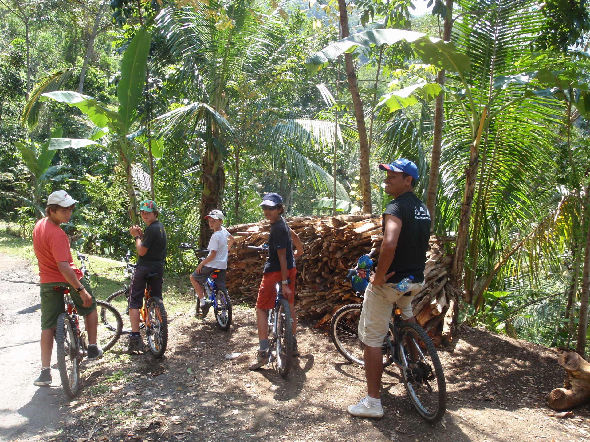 DECATHLON TRAVEL picture