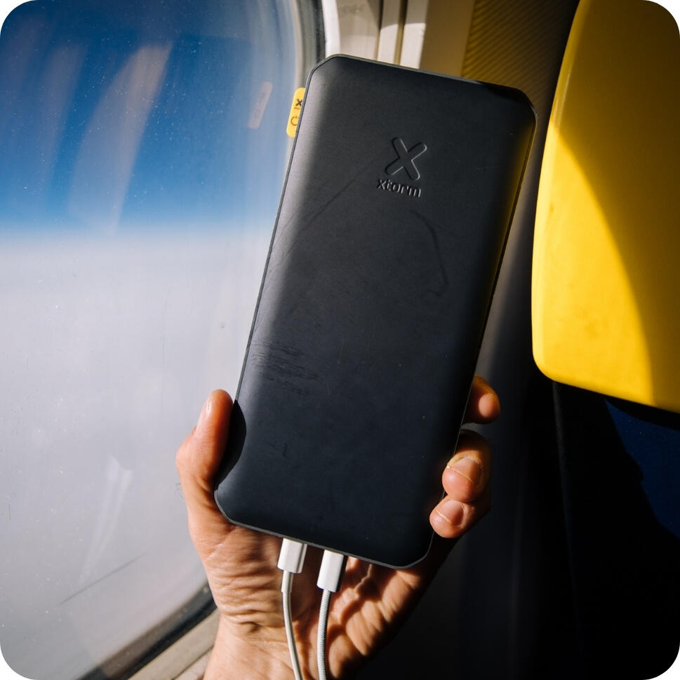 Xtorm XB403 Laptop Powerbank Titan Ultra 200W - 27 000 mAh 7/7