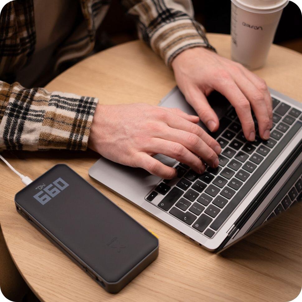 Xtorm XB403 Laptop Powerbank Titan Ultra 200W - 27 000 mAh 3/7