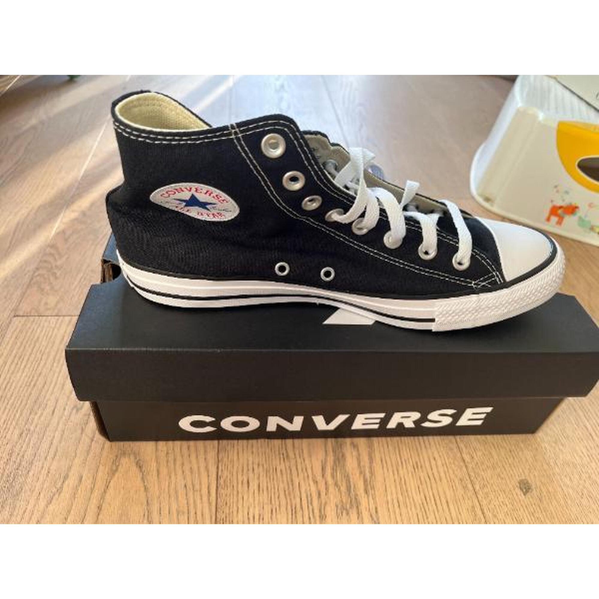 Entre Particuliers - Converse All Star Classic Shoes- Brand New condition