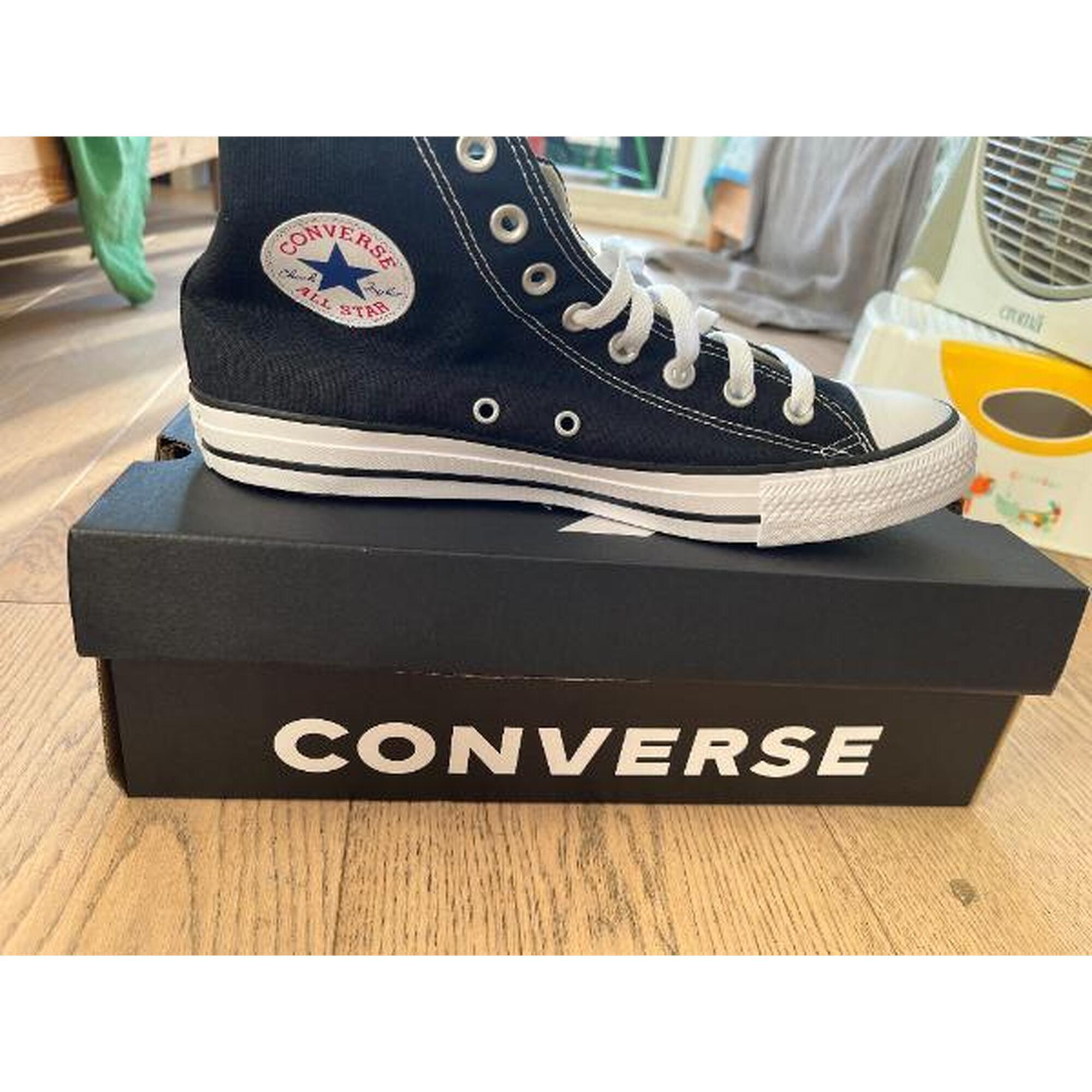 Entre Particuliers - Converse All Star Classic Shoes- Brand New condition