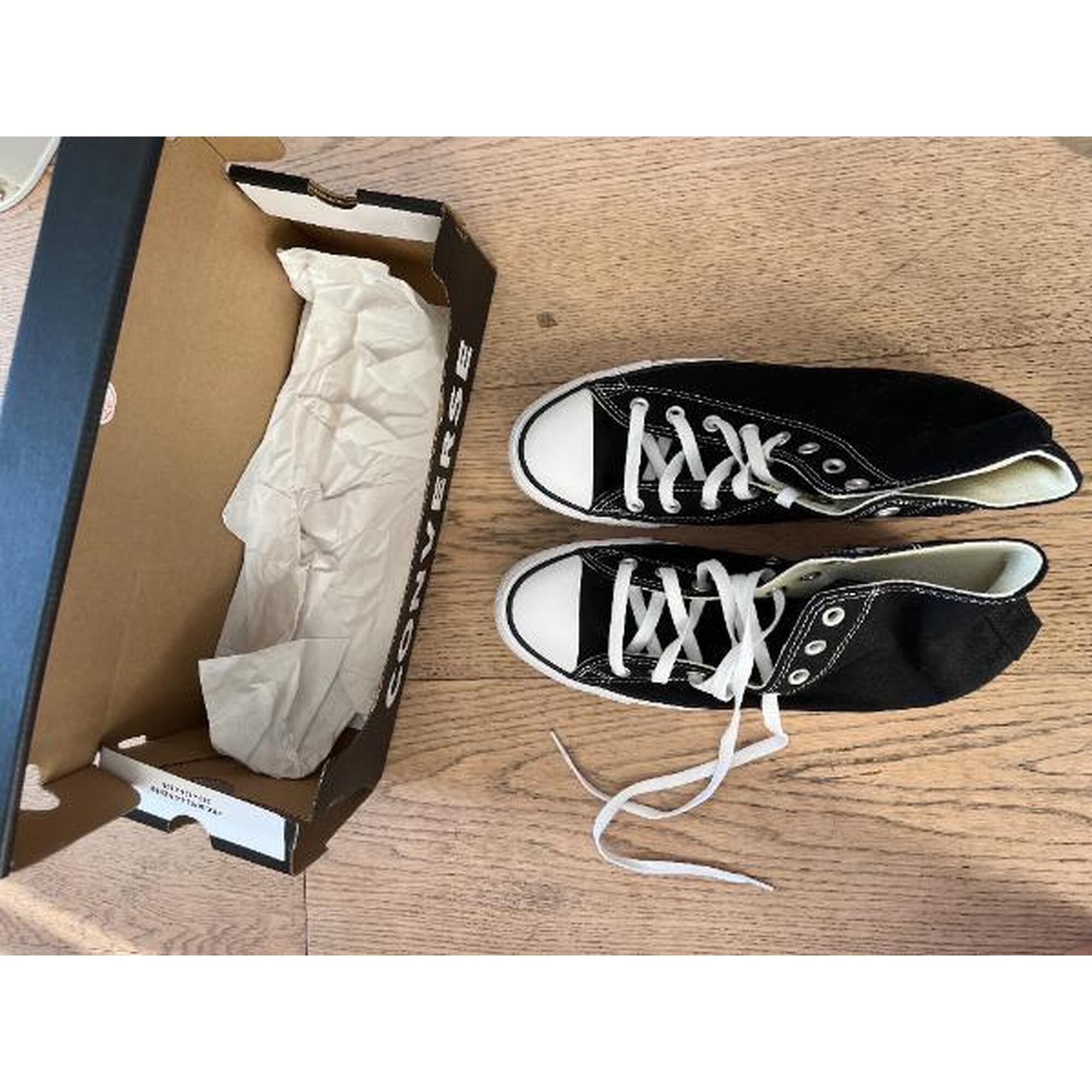 Entre Particuliers - Converse All Star Classic Shoes- Brand New condition