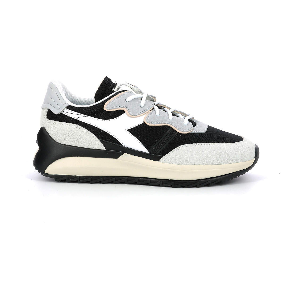 DIADORA picture