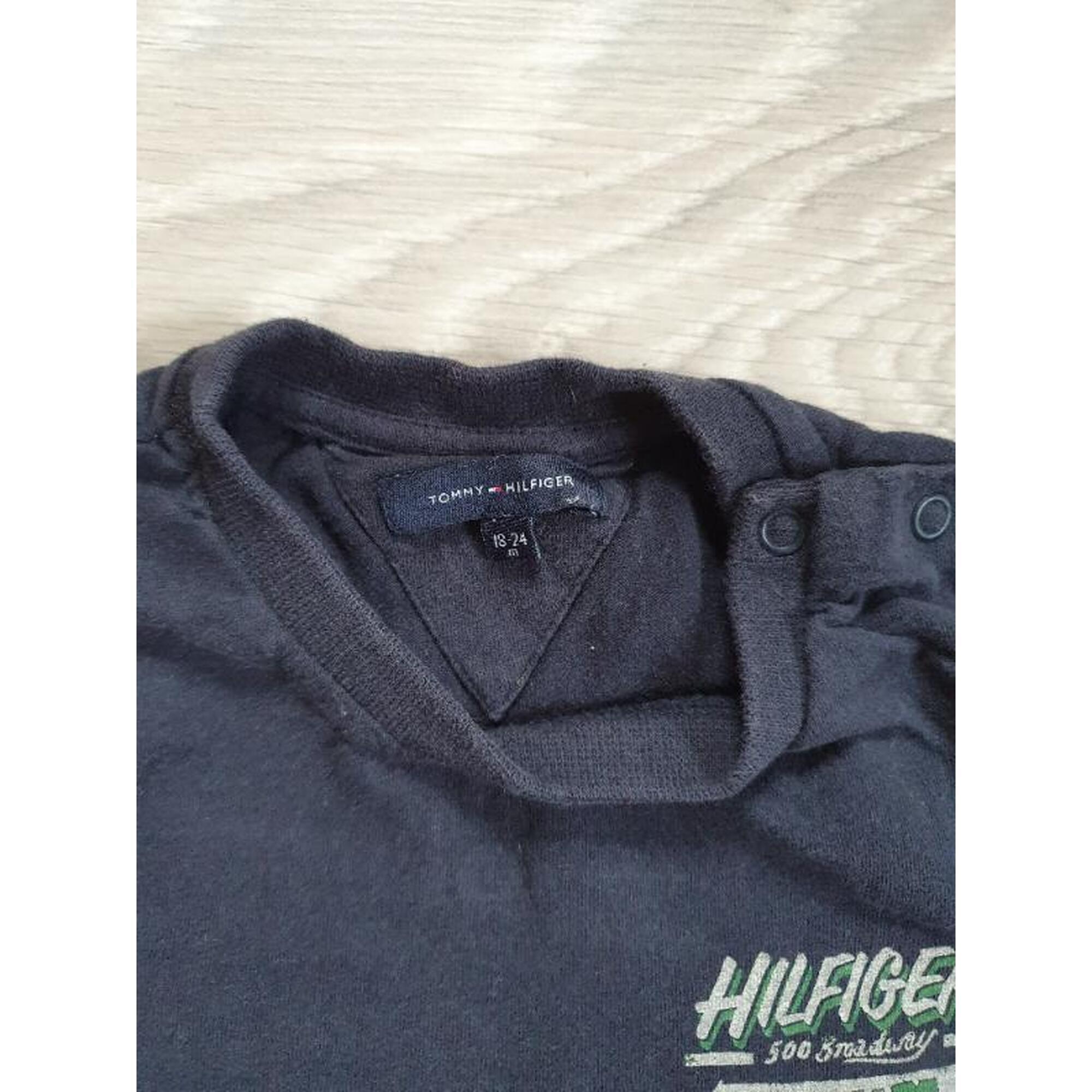 Tussen Particulieren - zwarte t-shirt Tommy Hilfiger maat 18-24 maanden