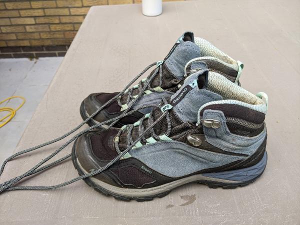 Entre Particuliers - Chaussures de randonnée Quechua taille 40 2/2