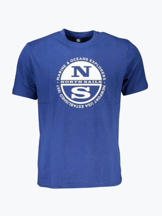 Tricou barbati cu imprimeu cu logo si decolteu la baza gatului albastru