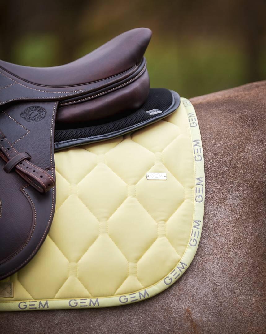Tapis de selle LOVE Jaune - GEM 2/4