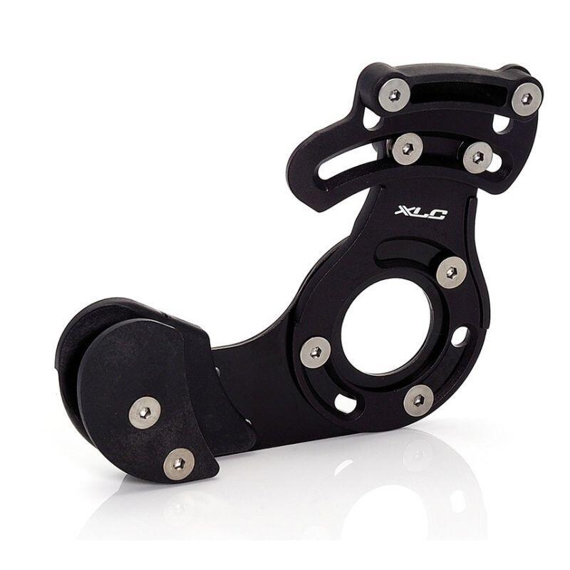 Attaching the chain guide to the pedal bearing XLC