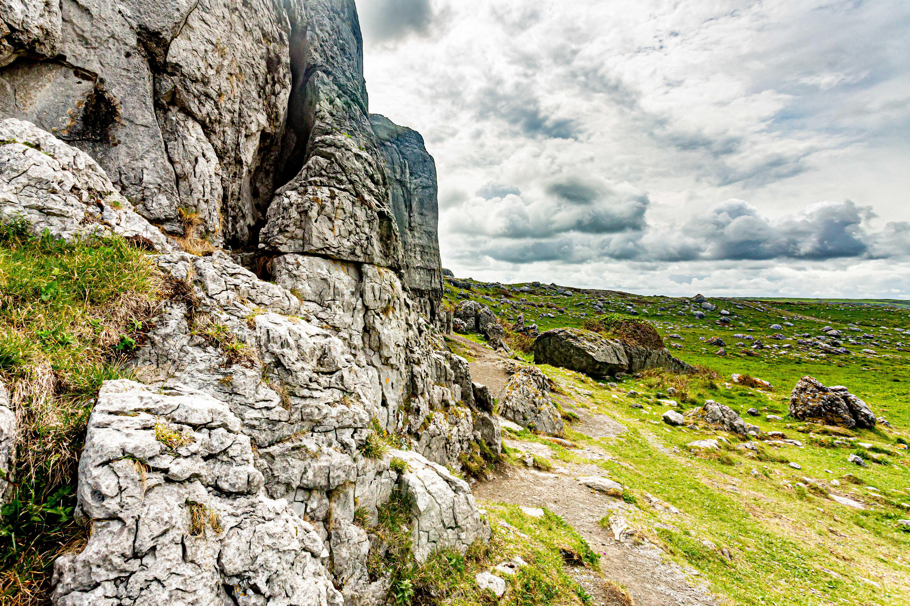 DECATHLON TRAVEL Vrijheidstocht in Ierland over de Burren paden