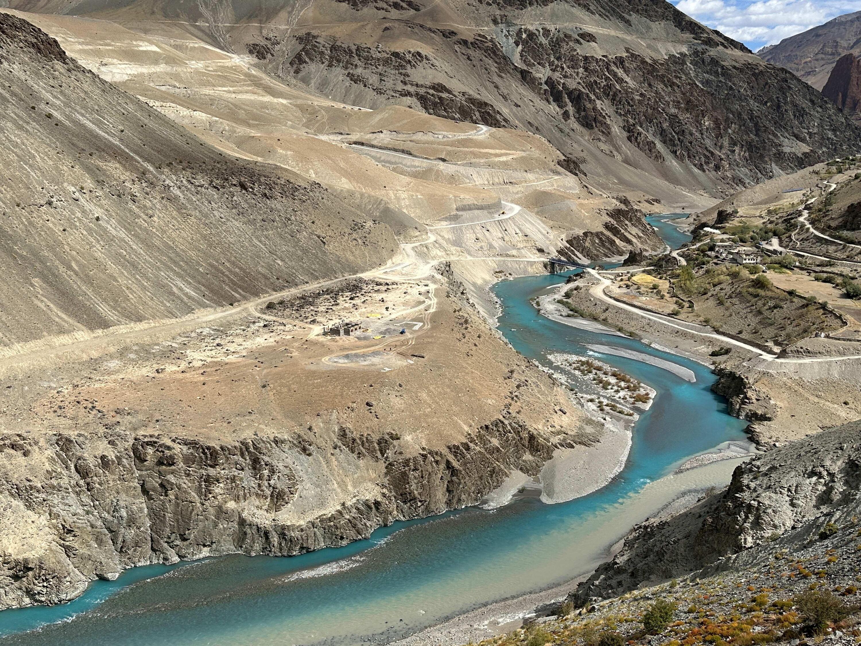 DECATHLON TRAVEL De Indian West oversteken op een gravelfiets