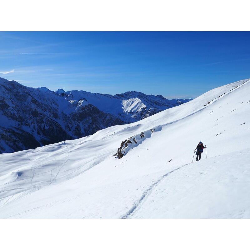 Tocht door Queyras in een gîte met sneeuwschoenen