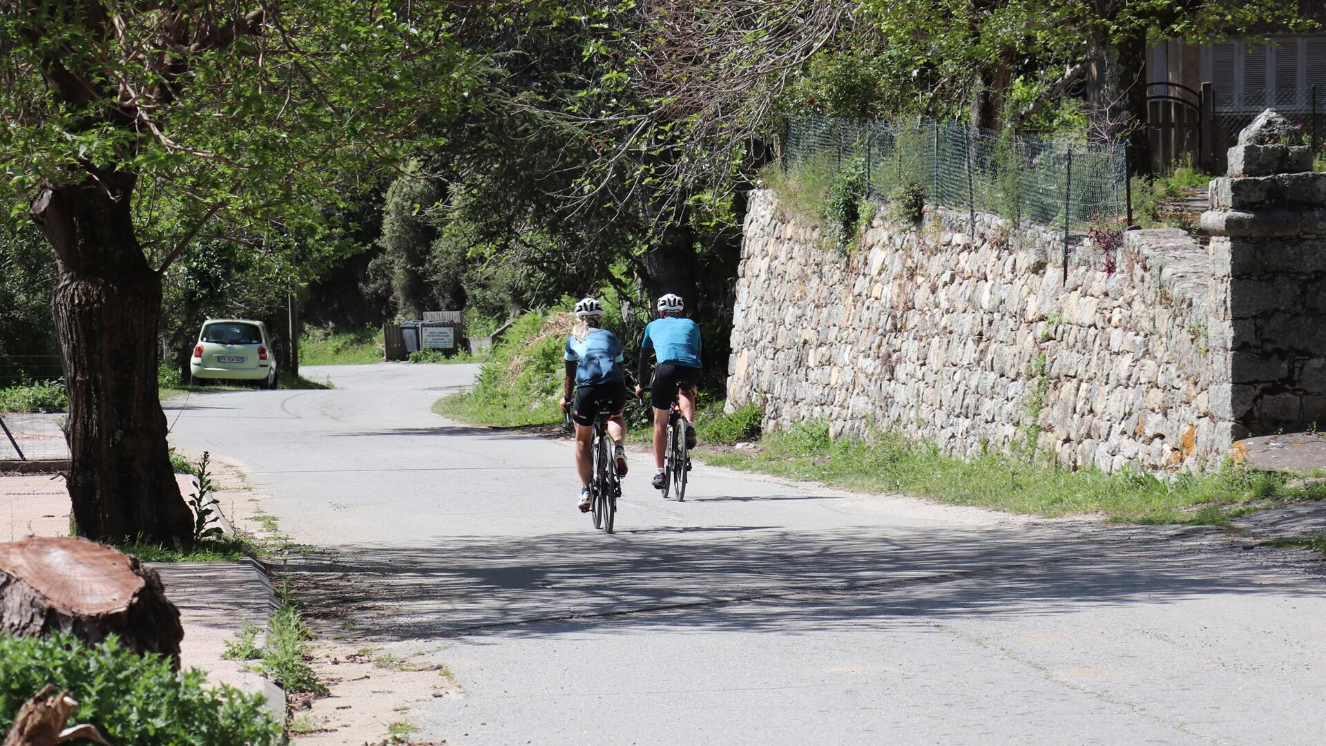 DECATHLON TRAVEL picture