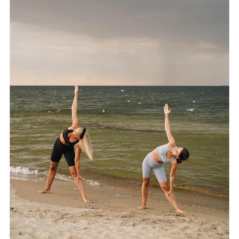 Wandelen, meditatie en yoga met uitzicht op Mont-Saint-Michel