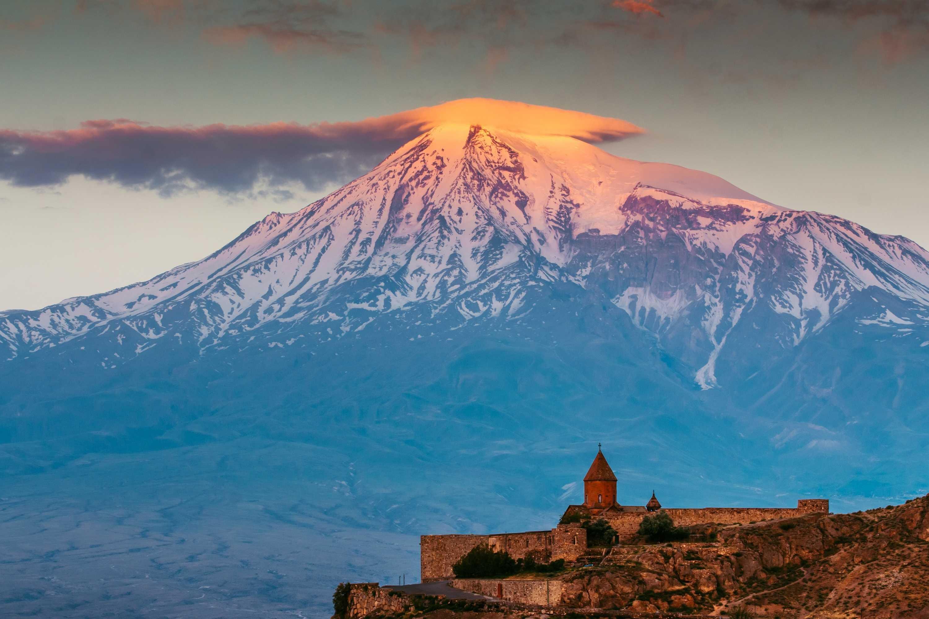 Beklim de berg Ararat en ontdek Istanbul 1/1
