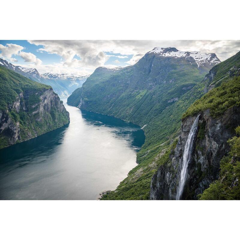 Wandelen tussen fjorden en bergen