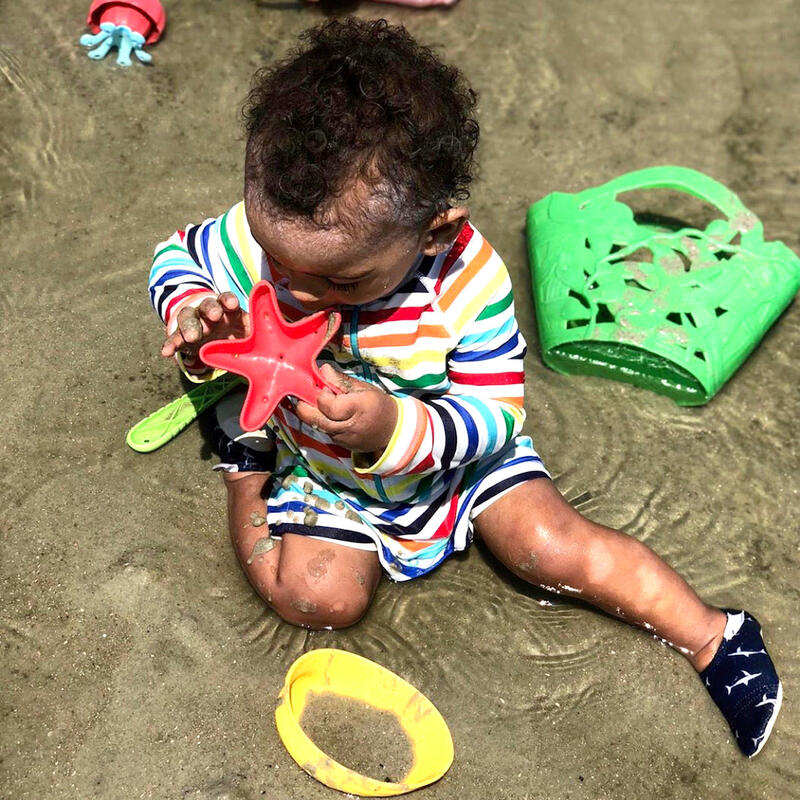 Chaussons intérieur, plage ou piscine - aquatique - enfant- Requins