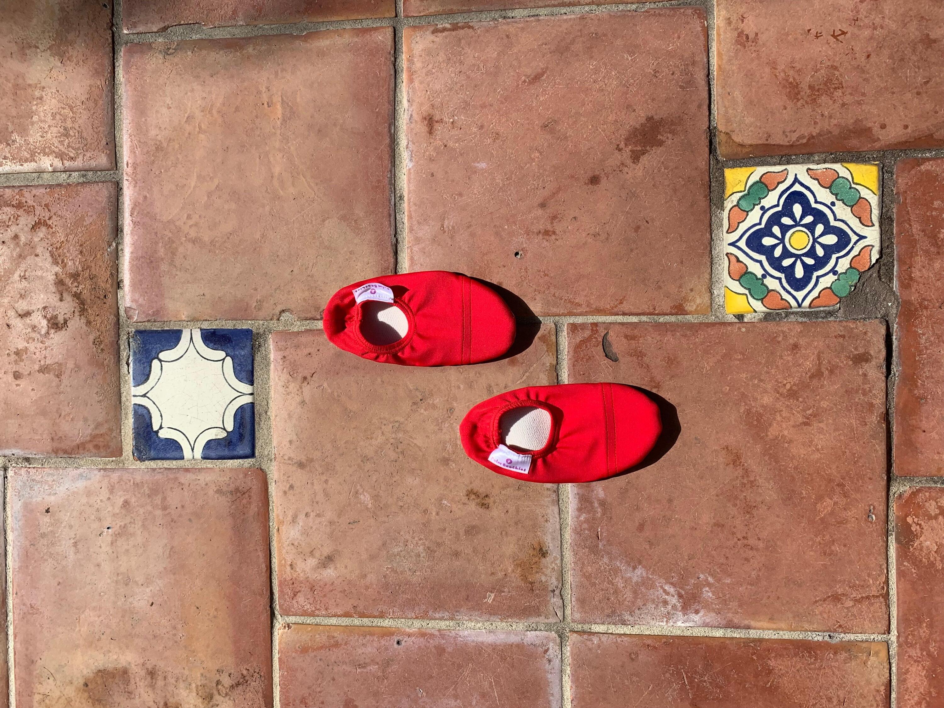 Kinder Waterschoentjes, slippers, sloffen binnen, buiten, rood valt klein uit 3/5