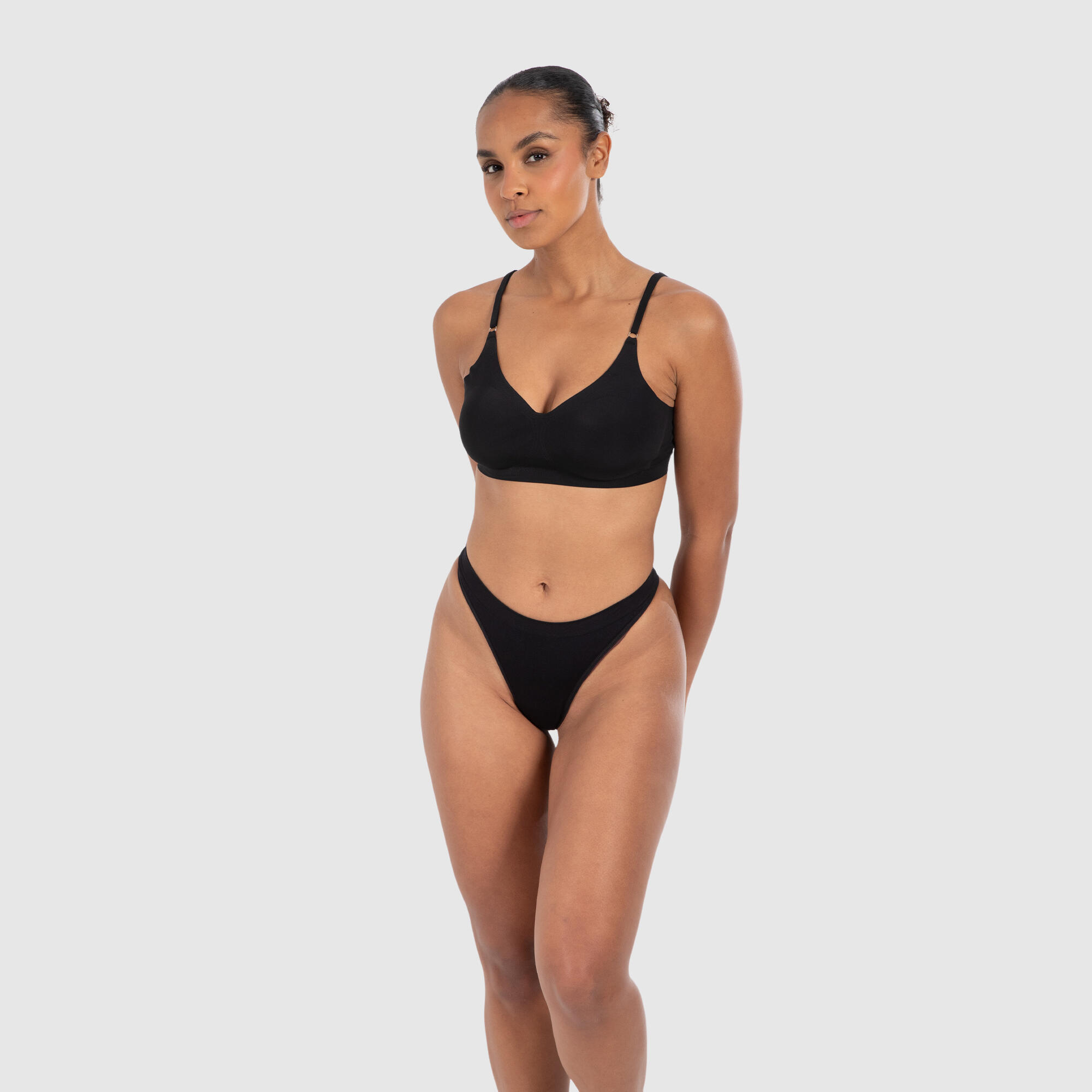 Damen String Nysa Schwarz 3/6