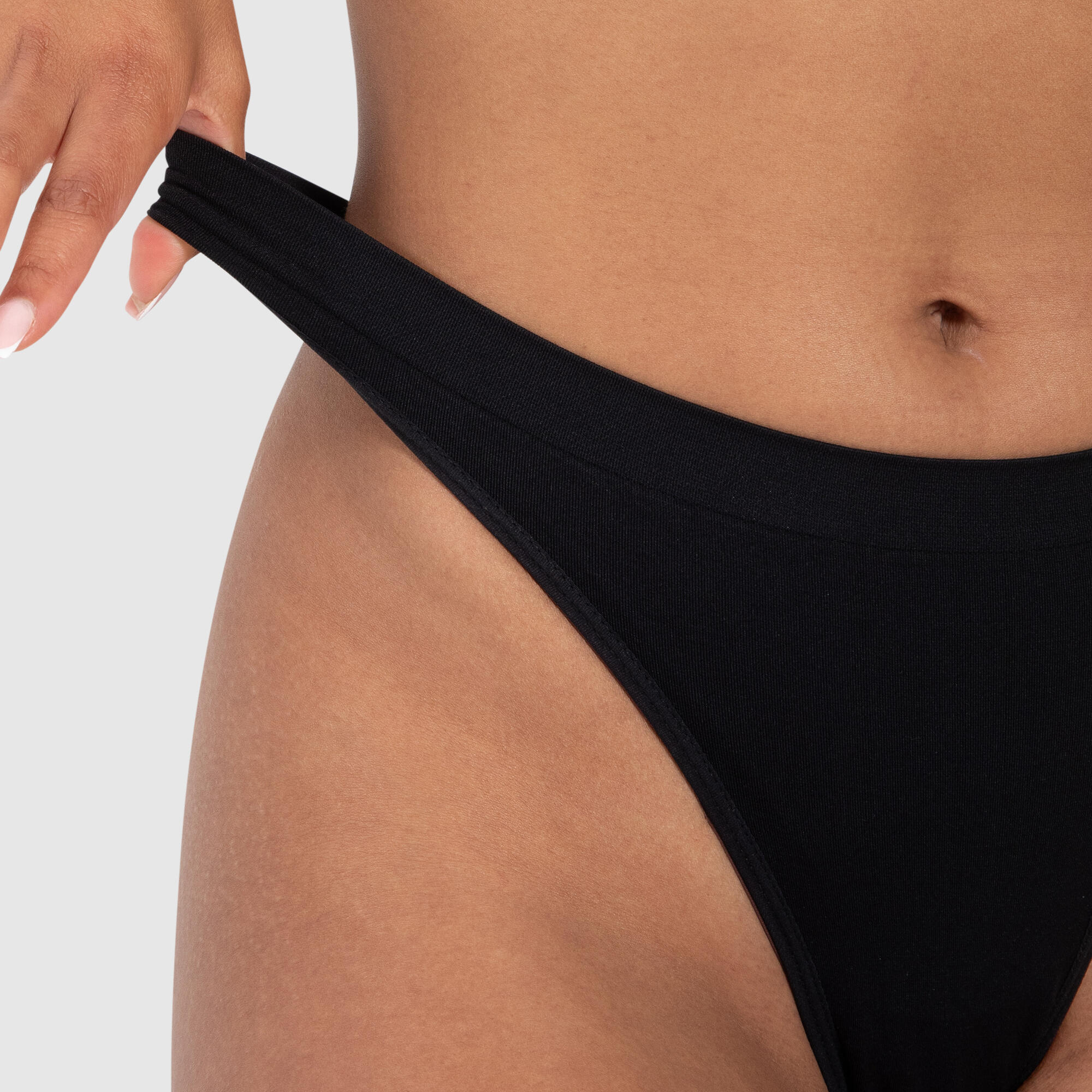 Damen String Nysa Schwarz 6/6