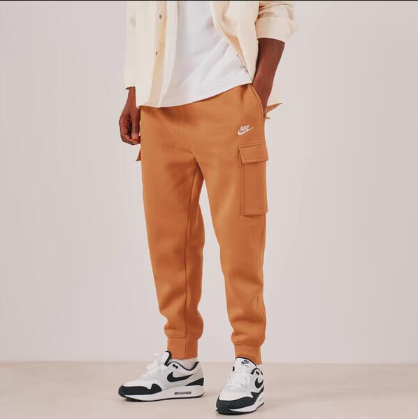 Pantalone uomo nike cargo club fleece - marrone 1/5