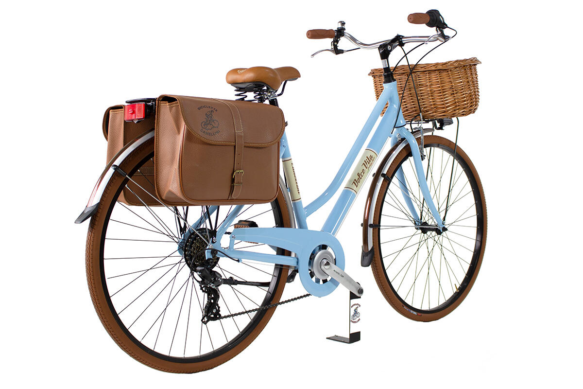 Bicicleta urbana Dolce Vita by Canellini mulher com bolsa e cesto - Azul claro 3/3