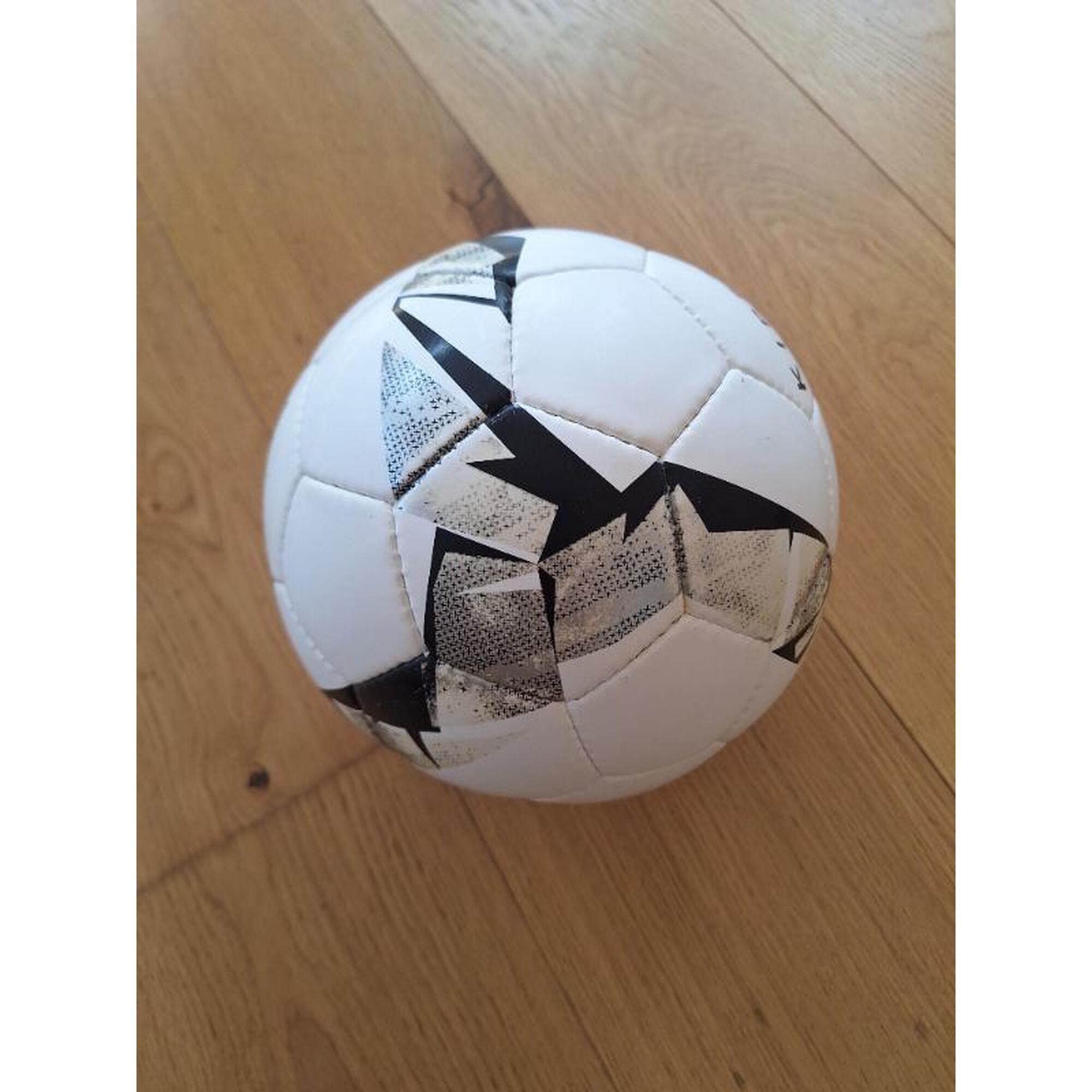 Entre Particuliers - Ballon de futsal F900