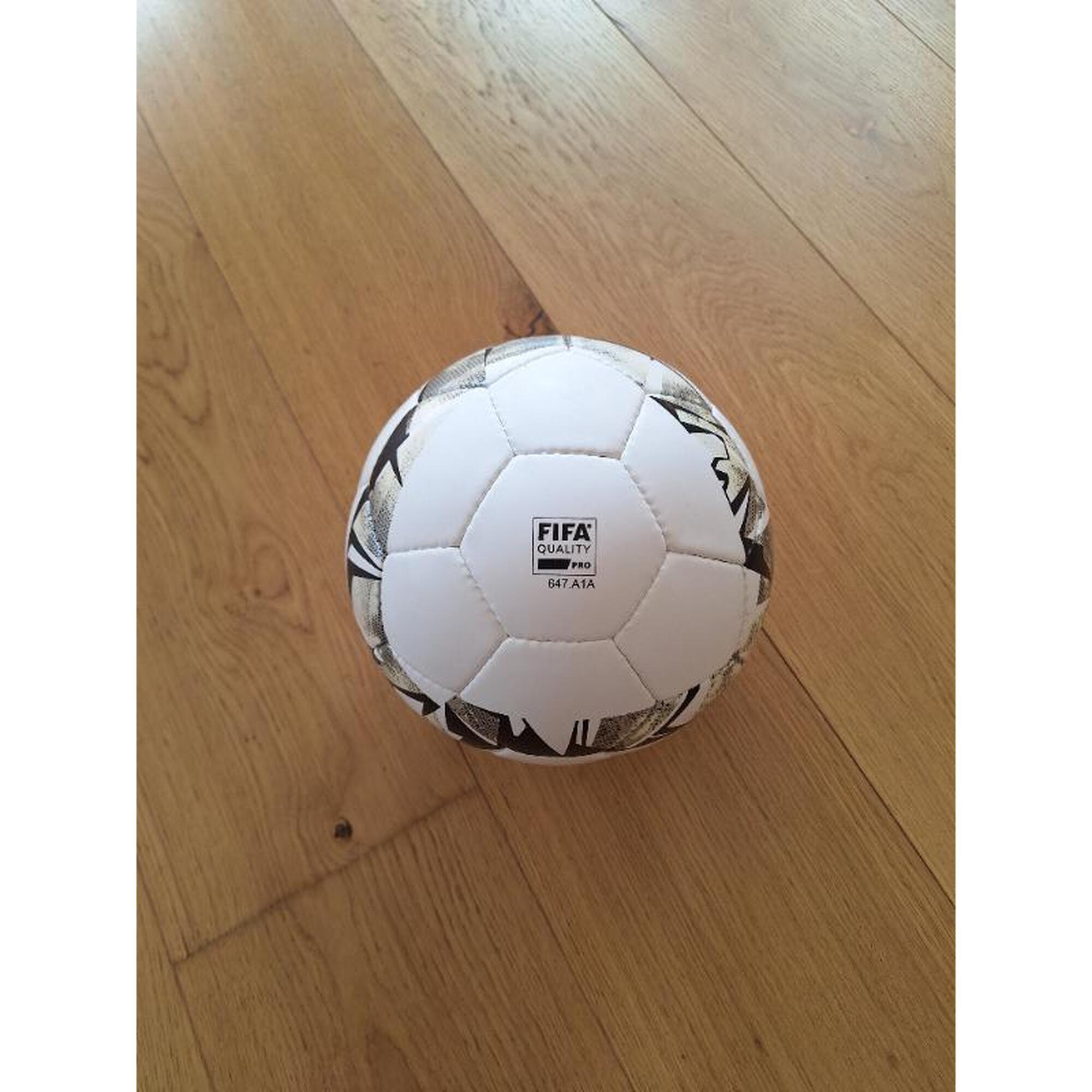 Tussen Particulieren - Bal voor zaalvoetbal FS900 63 cm wit en grijs