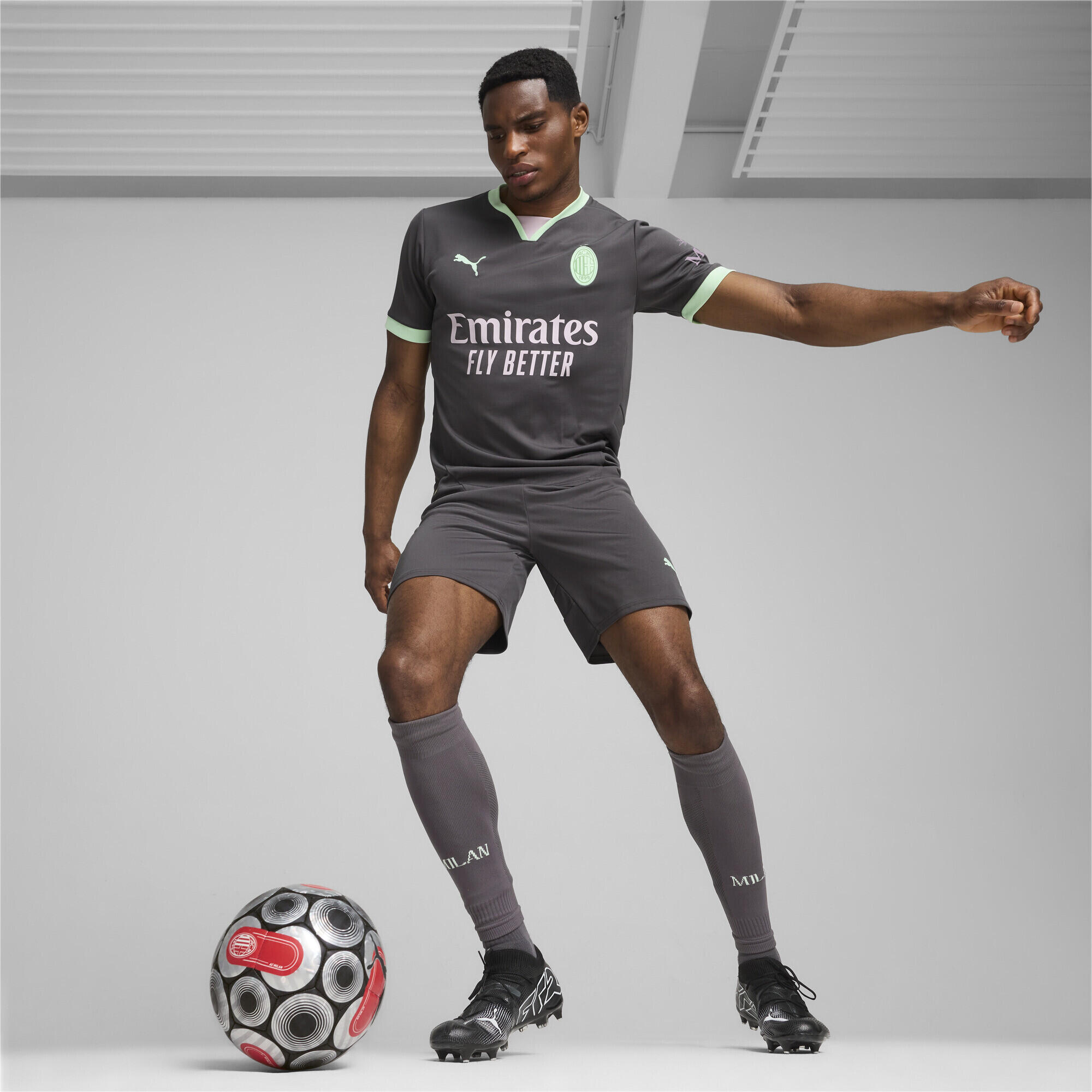AC Milan 24/25 Terceira Camisola Homem PUMA Shadow Gray Fresh Mint Green 4/7