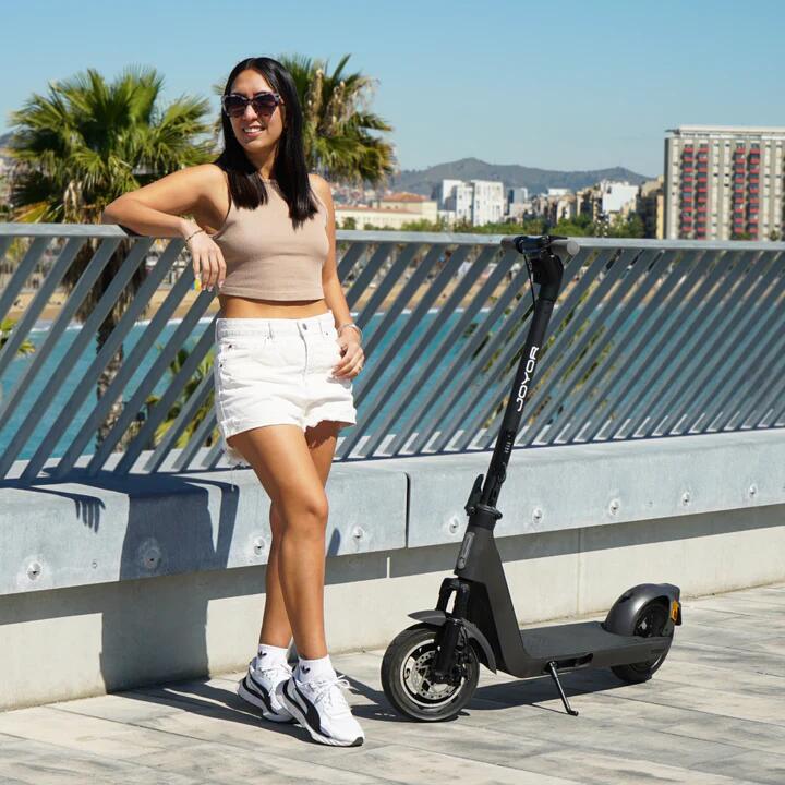 Joyor LiteGo Elektrische Scooter Zwart + Helm + 2 binnenbanden